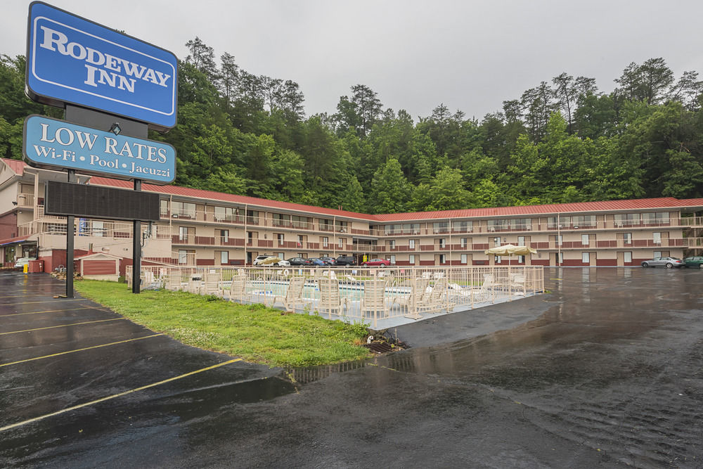 Bear Mount Inn&Suites Pigeon Forge Exterior foto